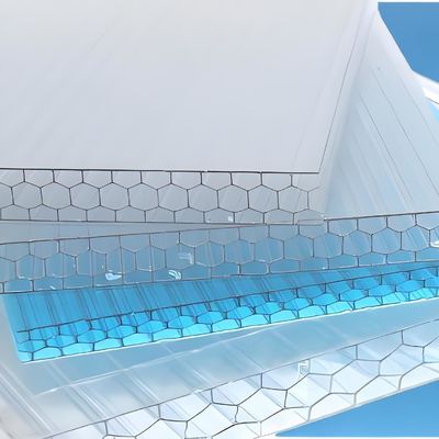 2.1m*5.8m Μέγεθος 10mm Honeycomb Polycarbonate Sheet Υψηλότερη διάχυση φωτός και θερμική μόνωση για την κατασκευή