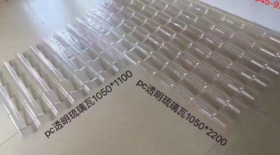 Καλή τιμή. Ανθεκτικά στα καιρικά και αισθητικά ευχάριστα γυαλισμένα πλακάκια πολυκαρβονίου για οικιστικές εμπορικές και βιομηχανικές οροφές σε απευθείας σύνδεση