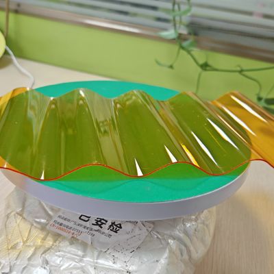 Καλή τιμή. Το πολικοκαρβονικό κυματοειδές φύλλο είναι το ιδανικό λύμα για πρακτικές και διακοσμητικές οροφές και πλακέτες. σε απευθείας σύνδεση