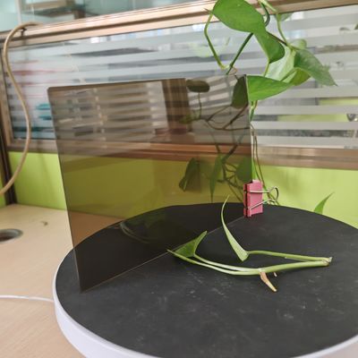 Υπηρεσία κοπής καφέ συμπαγούς φύλλου πολυανθρακικού πάχους 3mm με προστασία UV και μονή όψη για στέγαστρα και τέντες